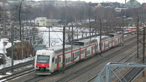 Helsinki Regionalzug bei der Ausfahrt