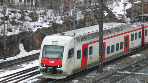 Helsinki Regionalzug bei der Ausfahrt