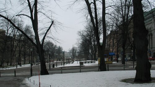 Helsinki links die Pohjoisesplanadi, rechts die Eteläesplanadi, im Hintergrund der Marktplatz