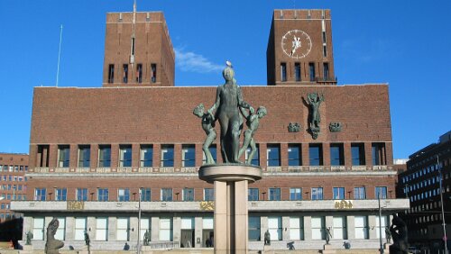 Oslo Das potthässliche Rathaus am Rådhus plassen