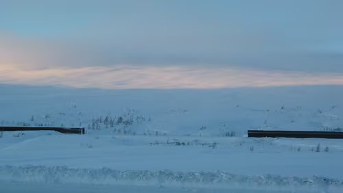 Bognes Auf dem Saltfjelt. Links und Rechts „Tunnel“ für die Eisenbahn