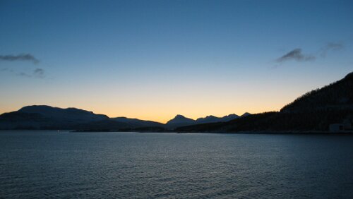 1. Tag Hurtigrute Die Sonne geht langsam auf