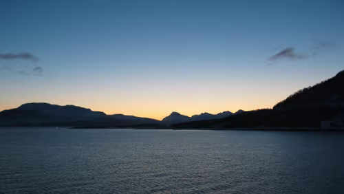 1. Tag Hurtigrute Die Sonne geht langsam auf