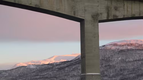1. Tag Hurtigrute Die Brücke verbindet die (größte norwegische) Insel Senja mit dem Festland