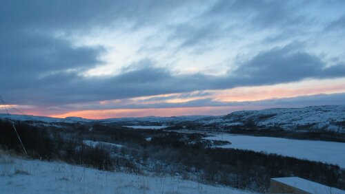 3. Tag Hurtigrute Die Sonne kämpft am Horizont