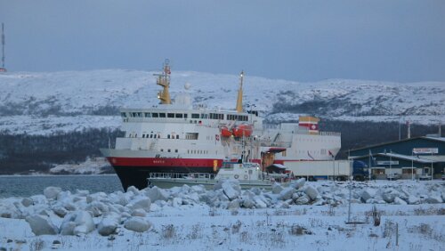 3. Tag Hurtigrute Die M/S Narvik liegt zur Abfahrt bereit
