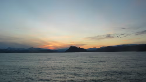 Bergen – Trondheim Die ersten Sonnenstrahlen kämpfen sich durch