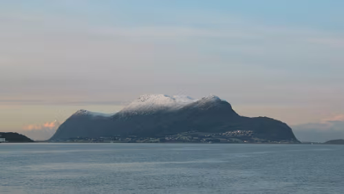 Bergen – Trondheim Im Hafen von Ålesund