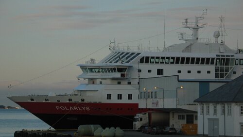 Bergen – Trondheim M/S Polarlys im Hafen von Ålesund