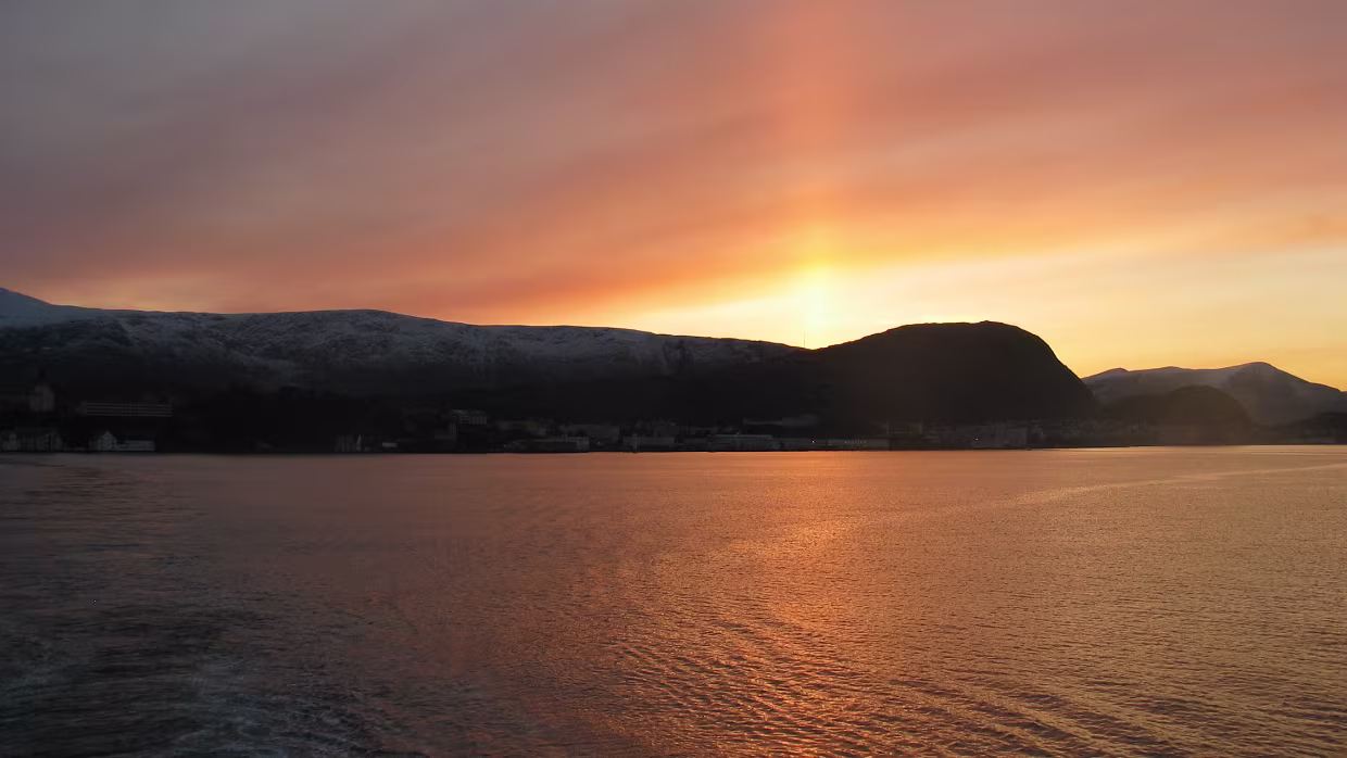 03.12.2008 Bergen – Trondheim Karte – Reiseroute Mi 03.12.2008 … – – Florø – Måløy – Torvik – Ålesund – Molde – Kristiansund – … Unterkunft Unterkunft...