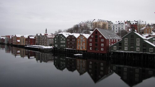 Trondheim – Mosjøen Packhäuser am Nid-Fluss