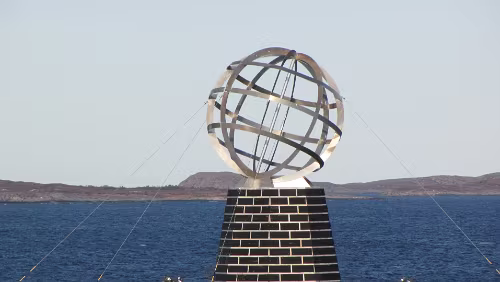 Bodø – Rørvik Globus am Polarkreis Polarkreise nennt man die auf 66° 33′ (bzw. 66.55°) nördlicher sowie südlicher Breite gelegenen Breitenkreise, auf denen die Sonne an den...