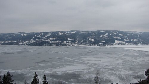 Geilo – Oslo Tyrifjorden Der Tyrifjord (138,56 km²) ist der fünftgrößte Binnensee in Norwegen und liegt in den Kommunen Hole, Lier, Modum und Ringerike (alle im fylke...
