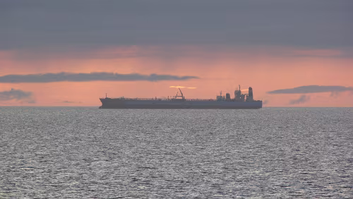 Oslo – Hahnstätten Frachter im Sonnenaufgang