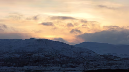 Hurtigrute Bodø – Svolvær Berge hinter Bodø