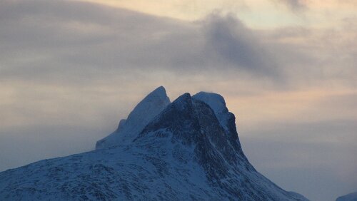 Hurtigrute Bodø – Svolvær Berge hinter Bodø