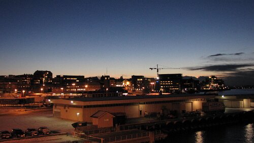 Hurtigrute Bodø – Svolvær Lagerhallen im Hafen