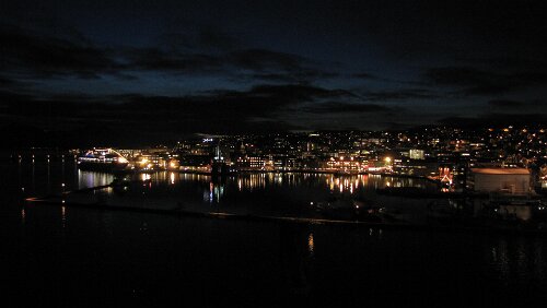 Hurtigrute Stokmarknes – Skervøy Die Richard With im Hafen von Tromsø