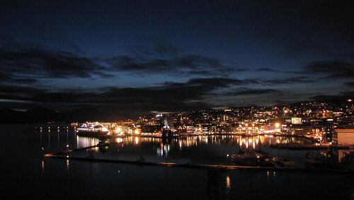 Hurtigrute Stokmarknes – Skervøy Die Richard With im Hafen von Tromsø
