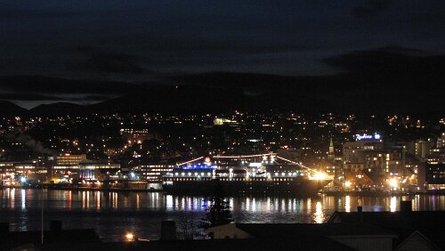 Hurtigrute Stokmarknes – Skervøy Die Richard With im Hafen von Tromsø