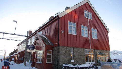 Bergen – Stockholm C Finse stasjon, mit WebCam. Diesmal von der anderen Seite betrachtet 😎