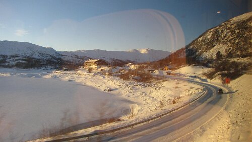 Bergen – Stockholm C Sammelplatz (der Autos etc.) für die Kolonnenfahrt mit dem Schneepflug