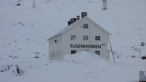 Oslo S – Bergen Tusenheimen (Tausend Berge) 1222, eine Pension, geöffnet an Wochenenden und Feiertagen