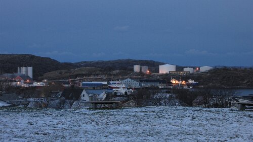 Trondheim – Bodø – Svolvær Industrieanlagen auf der Insel Burøya