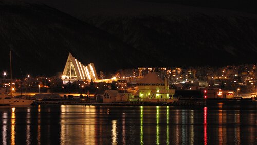 Stokmarknes – Skjervøy Tromsøbrua und Ishavskatedralen