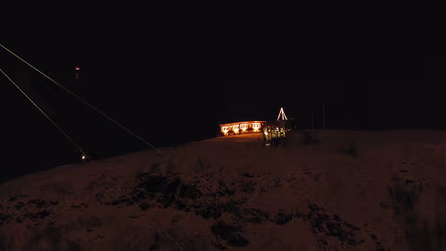 Stokmarknes – Skjervøy Fjellheisen Tromsø ist eine Luftseilbahn in Tromsø vom Stadtteil Hungeren auf den Hausberg Storsteinen.