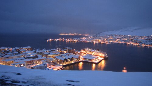Berlevåg – Tromsø Blick vom Berg Salen auf Hammerfest