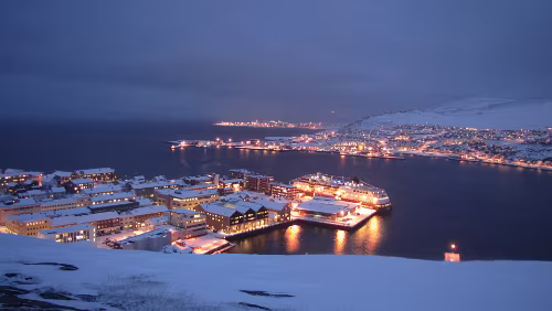 Berlevåg – Tromsø Blick vom Berg Salen auf Hammerfest