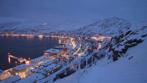 Berlevåg – Tromsø Blick vom Berg Salen auf Hammerfest