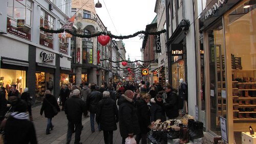 Boden C – Stockholm C – København H Strøget, Menschen so weit das Auge reicht