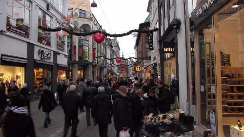 Boden C – Stockholm C – København H Strøget, Menschen so weit das Auge reicht
