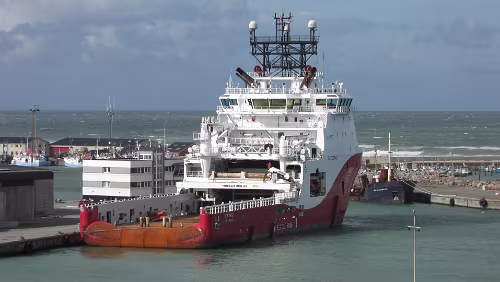Odder – Sandnes „Siem Topaz“, was ein Monstrum. The vessel is a very large capacity Anchor Handling Tug Supply Vessel (AHTS) designed for towing and anchor handling, deep water...
