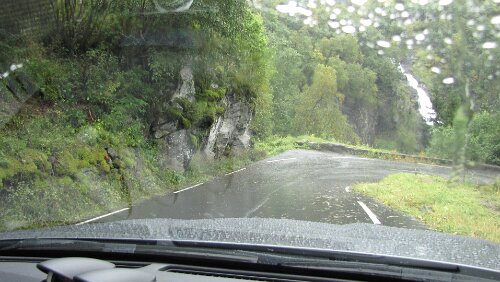 Fotlandsvåg – Flåm – Flåmsbana Abfahrt auf der Stalheimskleiva, mit 13 Haarnadelkurven vom Feinsten