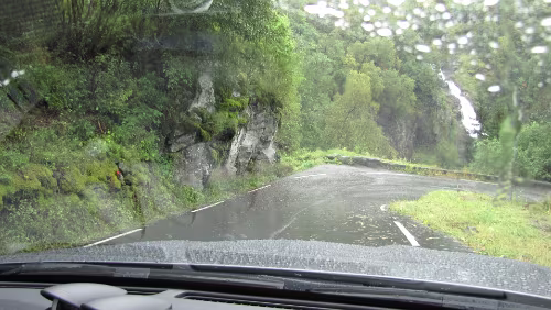 Fotlandsvåg – Flåm – Flåmsbana Abfahrt auf der Stalheimskleiva, mit 13 Haarnadelkurven vom Feinsten
