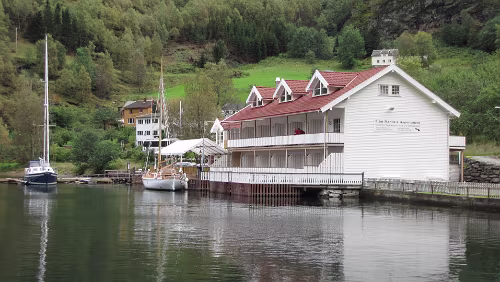 Fotlandsvåg – Flåm – Flåmsbana Flåm Marina & Apartments