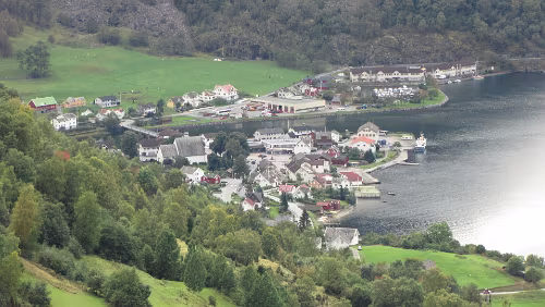 Fotlandsvåg – Flåm – Flåmsbana Blick auf Aurland