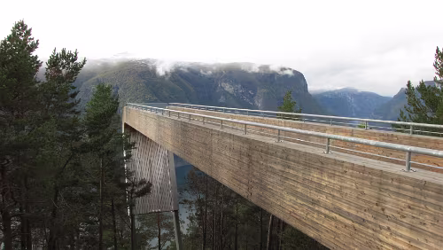 Fotlandsvåg – Flåm – Flåmsbana Der Aussichtspunkt Stegastein bei Aurland