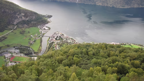 Fotlandsvåg – Flåm – Flåmsbana Blick auf Aurland vom Aussichtspunkt Stegastein