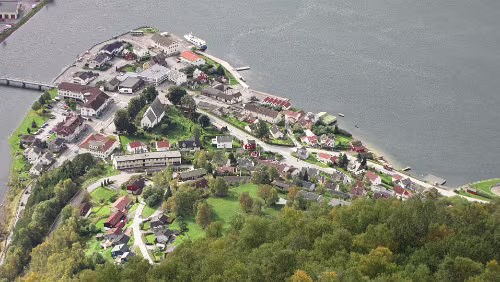 Fotlandsvåg – Flåm – Flåmsbana Blick auf Aurland vom Aussichtspunkt Stegastein