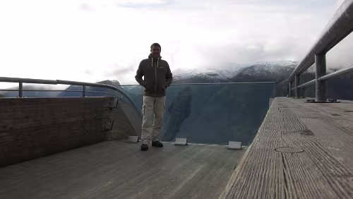 Fotlandsvåg – Flåm – Flåmsbana Markus am Aussichtspunkt Stegastein