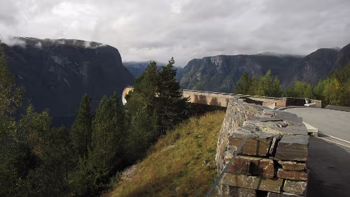Fotlandsvåg – Flåm – Flåmsbana Der Aussichtspunkt Stegastein bei Aurland