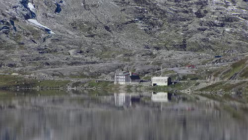 Briksdalsbre – Dalsnibba – Geiranger – Trollstiegen – Trondheim Djupvasshytta am Djupvatnet und rechts die Mautstation zur Dalsnibba 1.476 m
