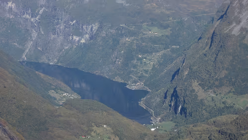 Briksdalsbre – Dalsnibba – Geiranger – Trollstiegen – Trondheim Blick von der Dalsnibba 1.476 m nach Geiranger, Geirangerfjord und die Adlerstraße