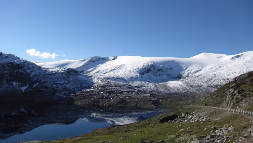 Briksdalsbre – Dalsnibba – Geiranger – Trollstiegen – Trondheim Der Djupvatnet bei der Abfahrt von der Dalsnibba 1.476 m