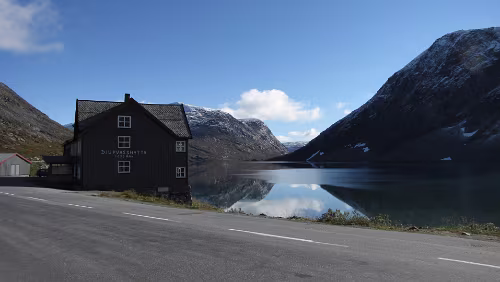 Briksdalsbre – Dalsnibba – Geiranger – Trollstiegen – Trondheim Djupvasshytta am Djupvatnet