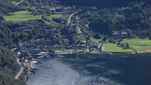 Briksdalsbre – Dalsnibba – Geiranger – Trollstiegen – Trondheim Geiranger von der Adlerstraße aus gesehen